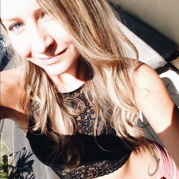 Find me on Instagram 🌴🦩🐚 - Picture 2 of 4